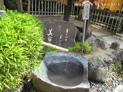 ４